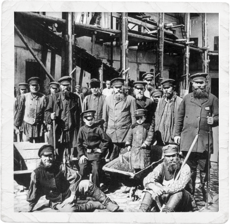 Рабочие завода в Бутурлиновке